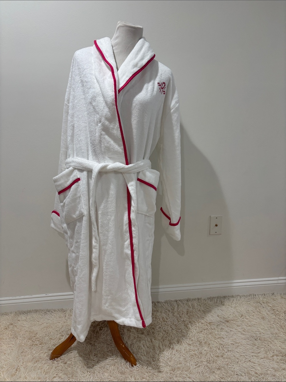 Hill House White hotel robe with Pink Trim